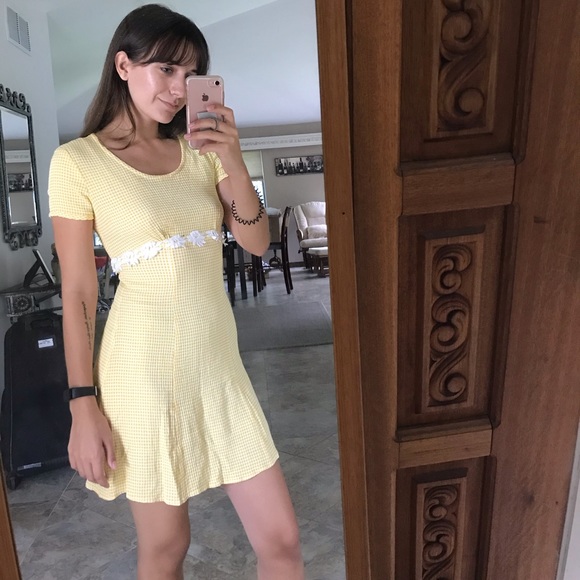 Vintage 90s Yellow Gingham Daisy Mini short sleeve Sundress - Picture 1 of 8